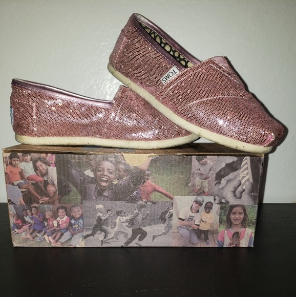 Sparkly  Tom's pink slip-ons - Picture 3 of 3